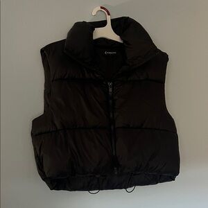 Trendy Cropped Black Puffer Vest